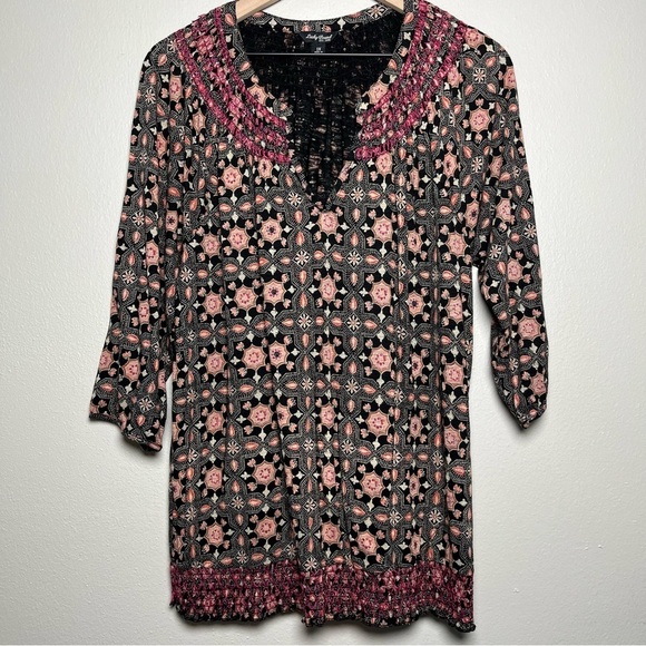 Lucky Brand Women Top 1X Black Pink Embroidered Split Neck Boho Dark Cottagecore - Picture 1 of 11